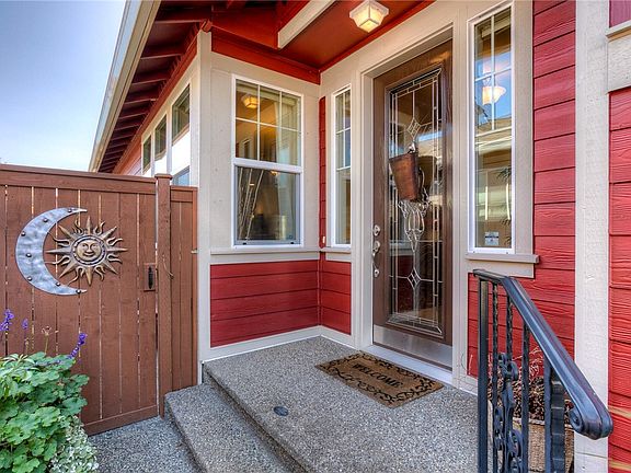 3rd image of 4924 Cypress Dr NE