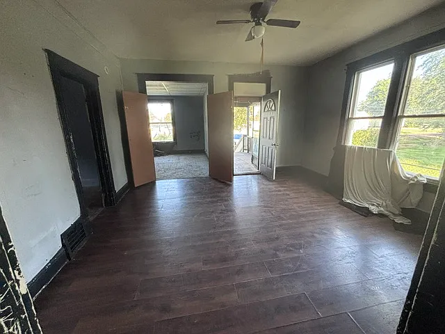 3 bed, 1160 sqft, $950 — Photo 2