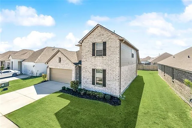 4 bed, 3.0 bath, 2208 sqft, $2,575 — Photo 2