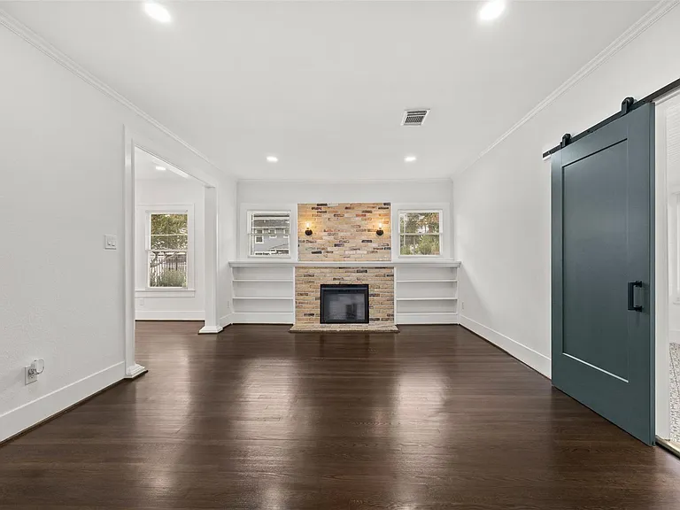1123 Bomar St — Photo 5