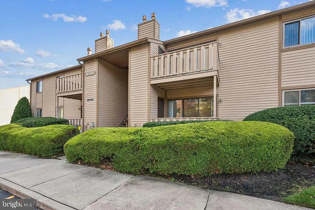 1001 Woodhollow Dr — Photo 2