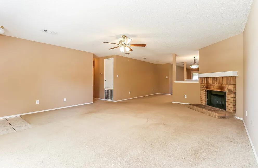 3 bed, 2.0 bath, 1859 sqft, $1,925 — Photo 4