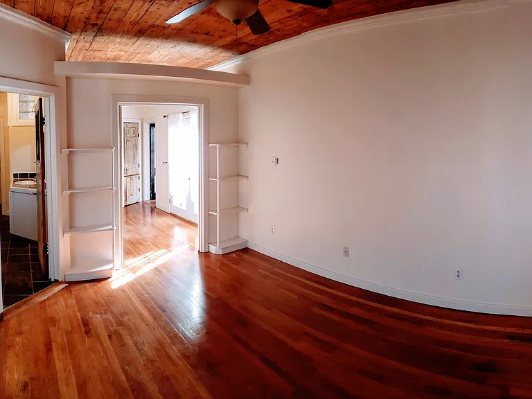 4405 Avenue H — Photo 6