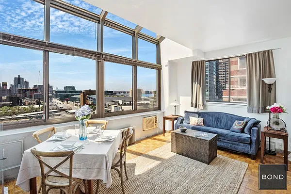 Sold by Bond New York | media 7