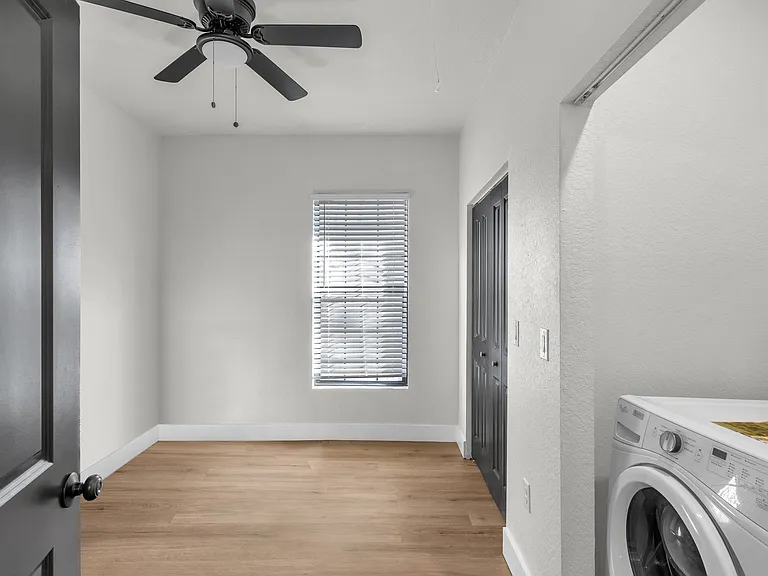 554 E Mitchell St — Photo 24