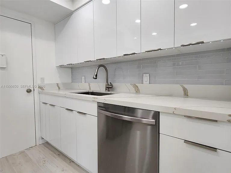 3505 S Ocean Dr #515 — Photo 7