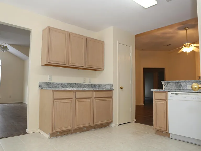 7305 Maplewood Dr — Photo 11