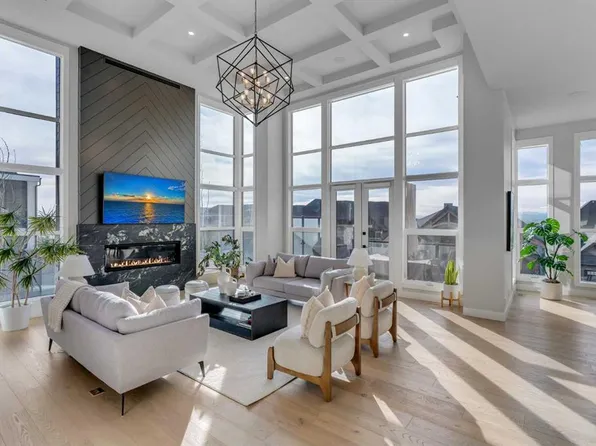 100 NE Elkton Close SW, Calgary, AB T3H 1W6