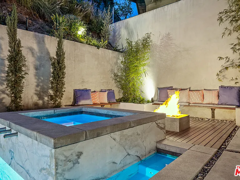 8737 Saint Ives Dr — Photo 30