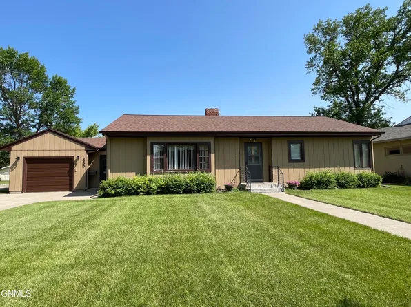 485 3rd St N, Carrington, ND 58421