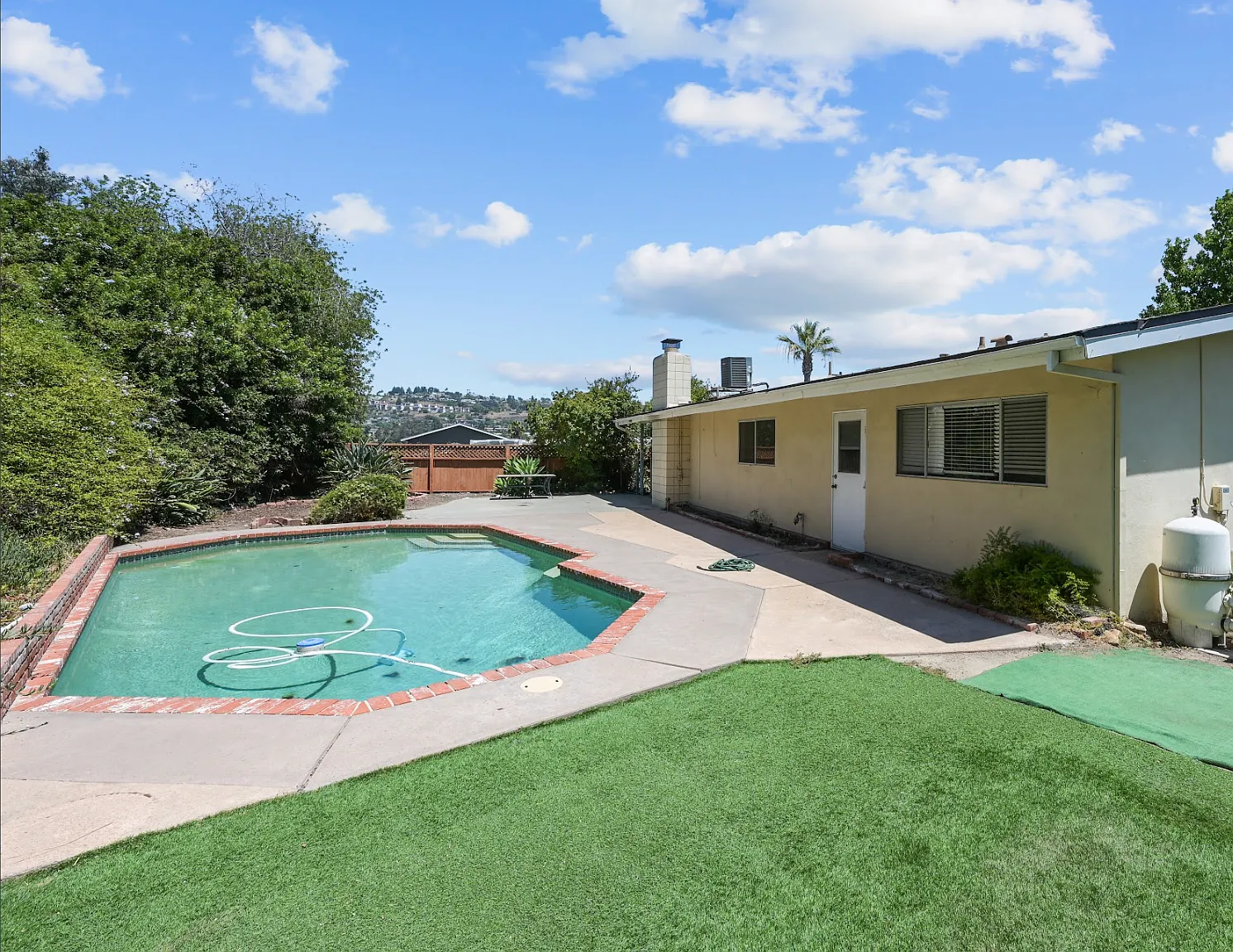 7 bed, 1529 sqft, $11,300 — Photo 1