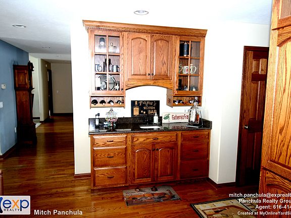 4th image of 1097 Bundy Dr
