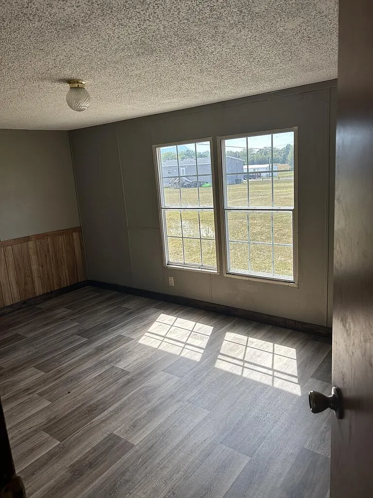 3 bed, 1216 sqft, $1,100 — Photo 4