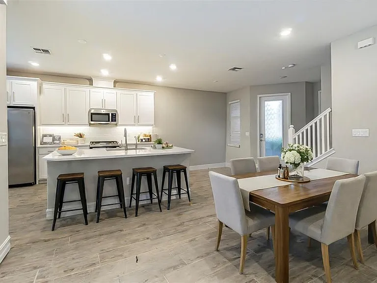 5062 San Martino Dr — Photo 10