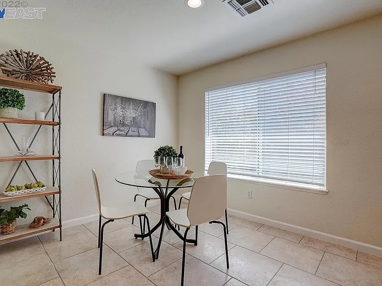 203 Swan Ct #203 — Photo 3