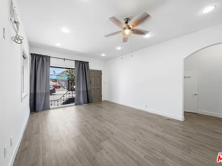 5760 Melrose Ave — Photo 4