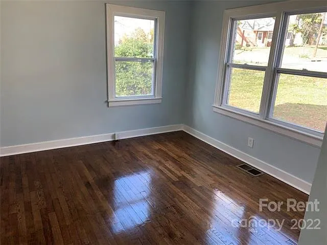 523 Franklin Ave — Photo 17