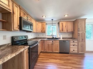 2 Bed 1 Bath Duplex near Gresham Station!, Gresham, OR 97030