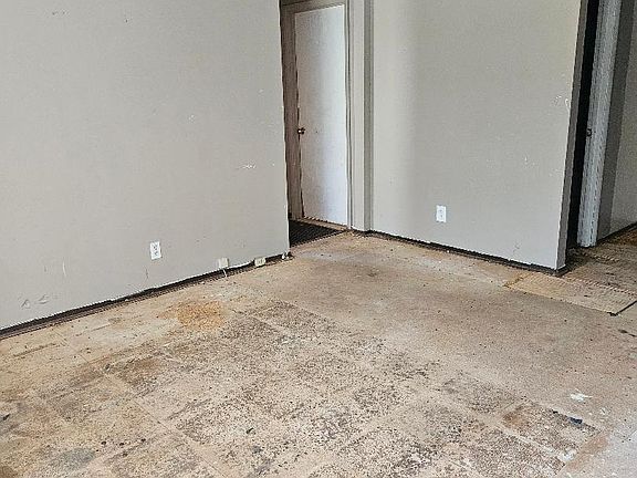 4th image of 914 Chubbtown Rd