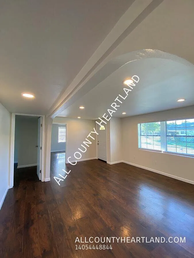 Spacious 4-Bed, 2-Bath Home in Central OKC — Photo 1
