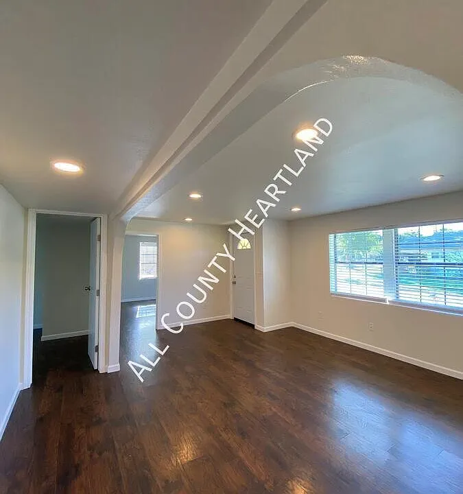 1401 N Independence Ave