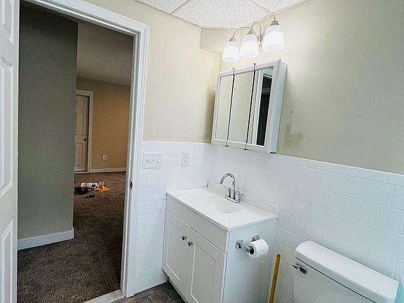 3rd image of 170 Darlingdale Ave #1R