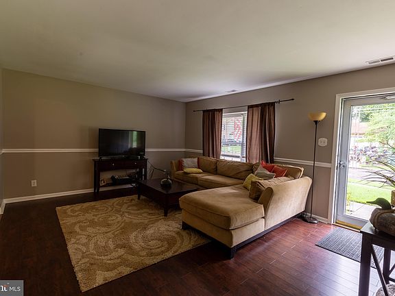 2nd image of 1844 Forest Dr