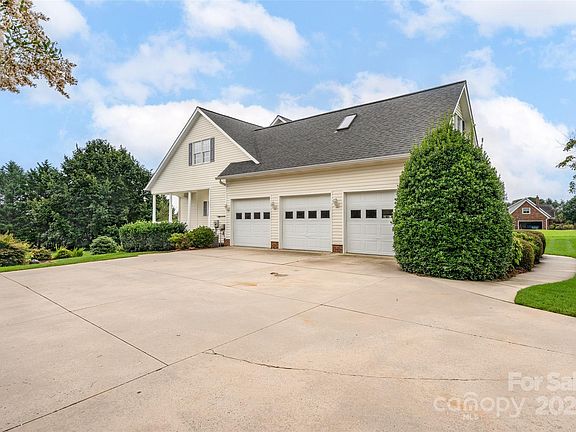 5th image of 124 Baymount Dr