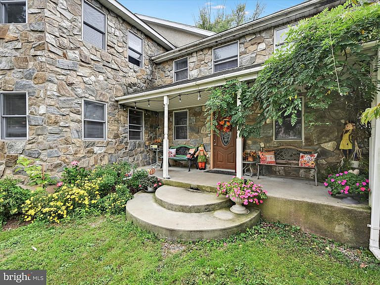Listing photo 5