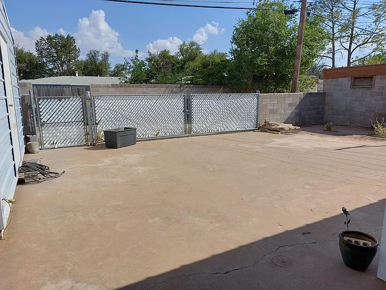 1508 E 21st St — Photo 26