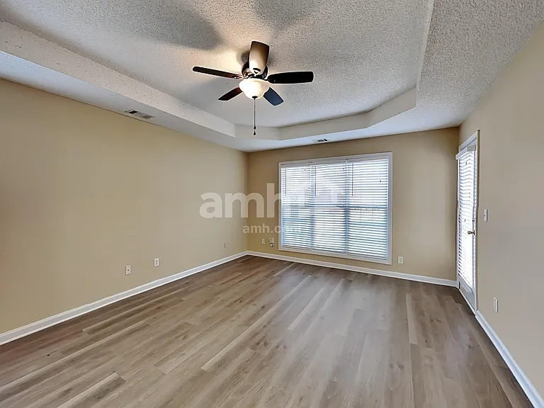447 The Gables Dr — Photo 7