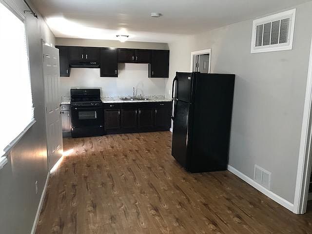 1st image of 404 Kelton Ave APT B