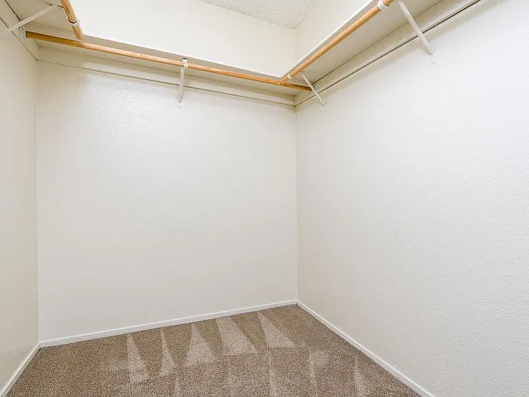 Mission Sierra Apartments — Photo 25