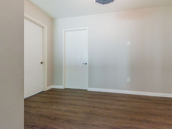 5th image of 527 W Hyde Park Blvd APT 2