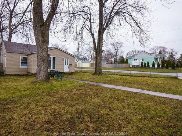 1296 Elm Ave, Windsor, ON N8X 2B5