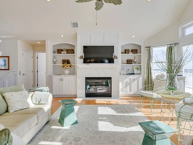 881 Dune Rd — Photo 8