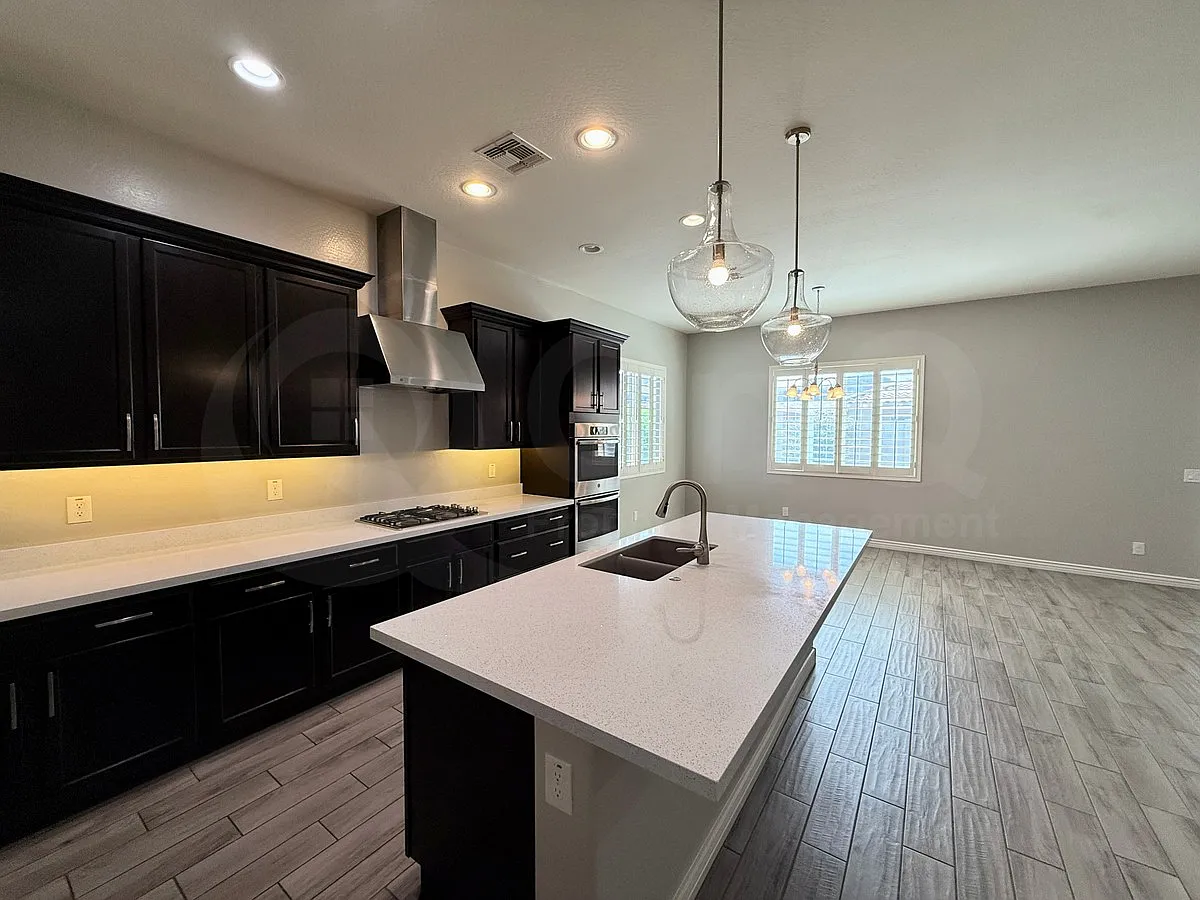 4 bed, 4.0 bath, 2519 sqft, $2,799 — Photo 3