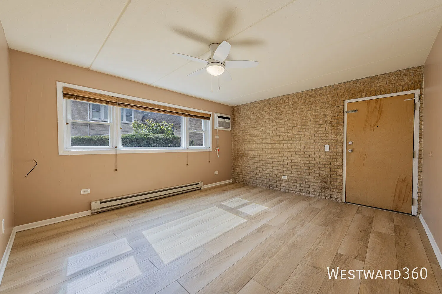 Spacious 1br/1ba in Countryside, IL — Photo 2