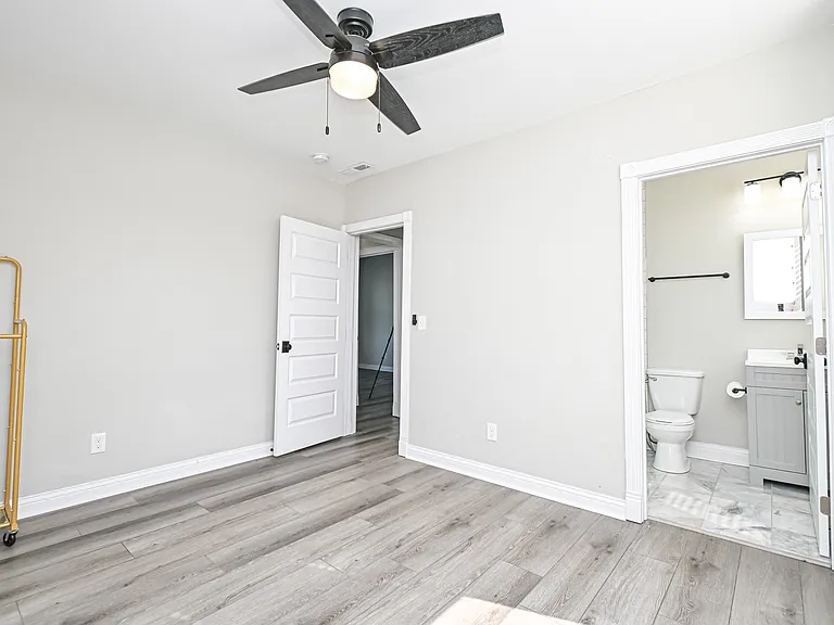 2823 Ashland Ave — Photo 27