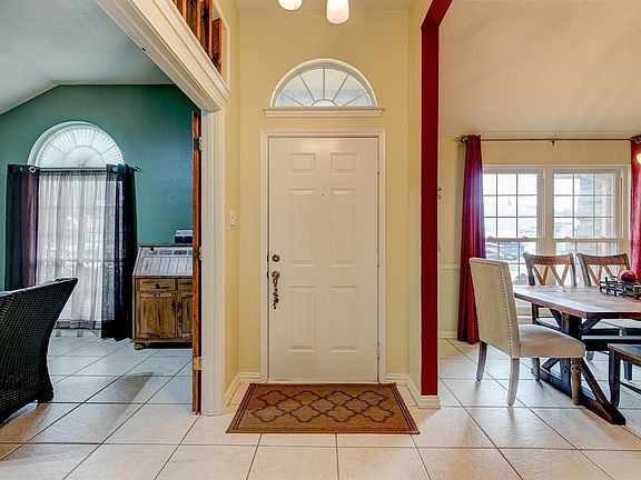 5th image of 216 Ember Glen Dr