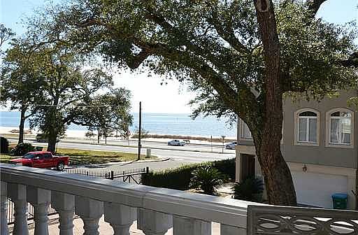 4th image of 1478 Beach Blvd