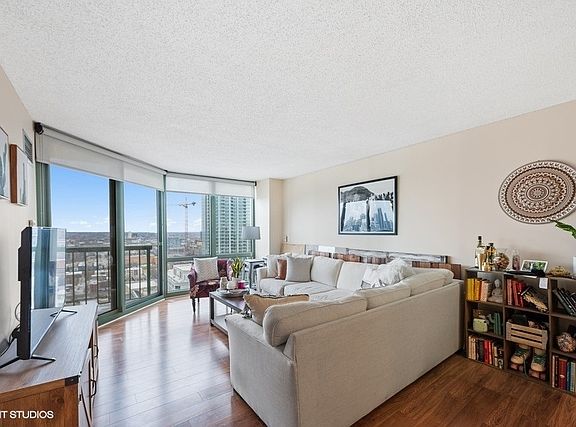 3rd image of 111 W Maple St APT 2611