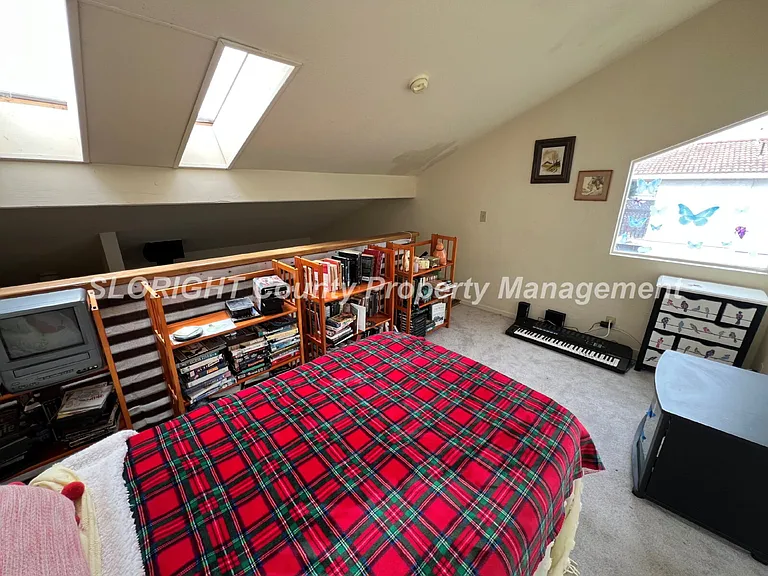 1887 Pine Ave — Photo 4