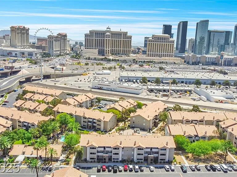 4200 S Valley View Blvd — Photo 2