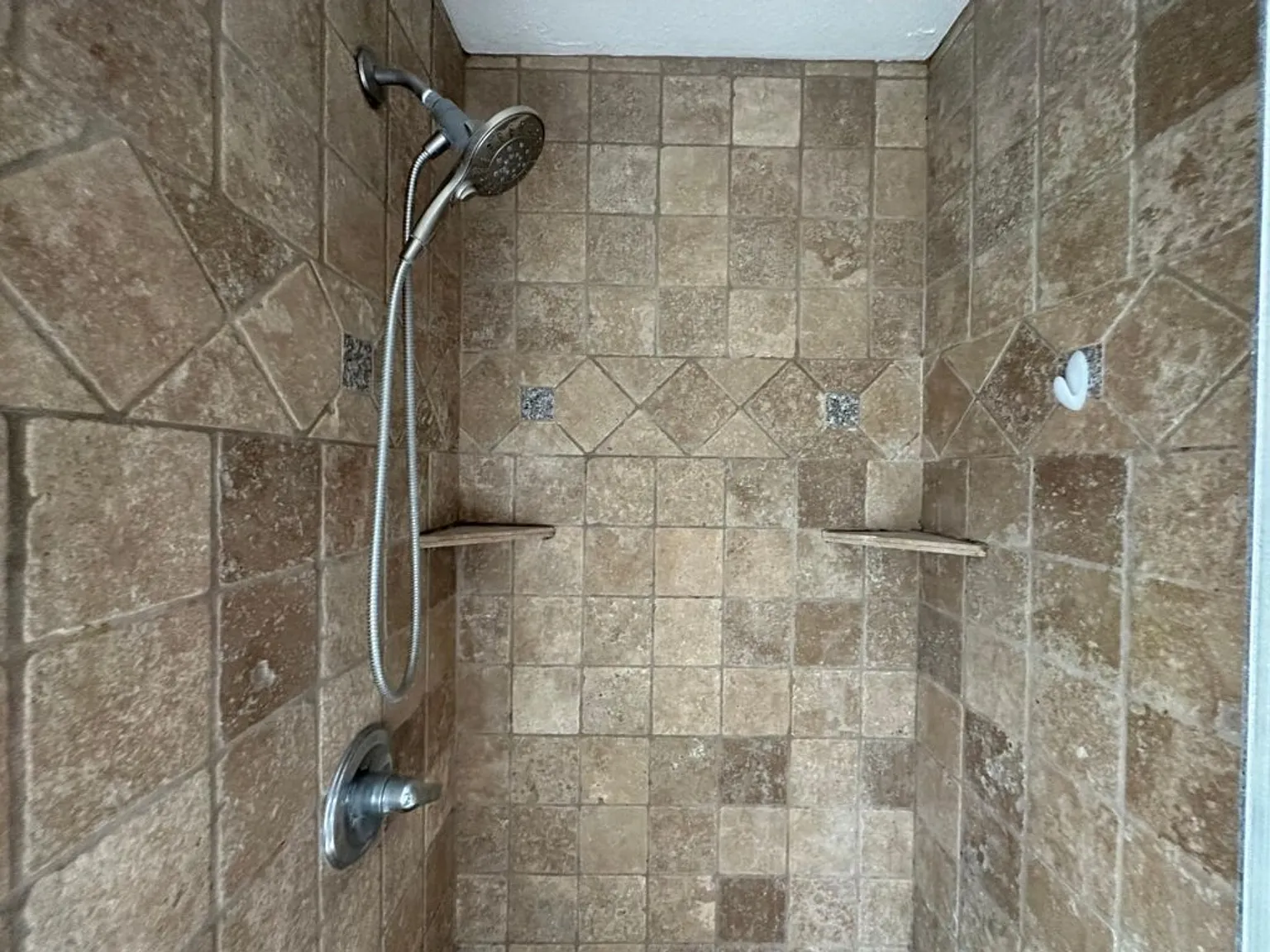 3 bed, $8,500 — Photo 4