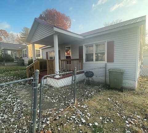 3rd image of 514 Hayes Ave