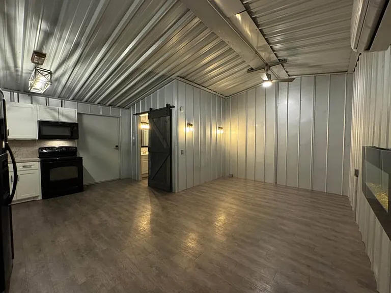 636 Heritage Creek Dr — Photo 2