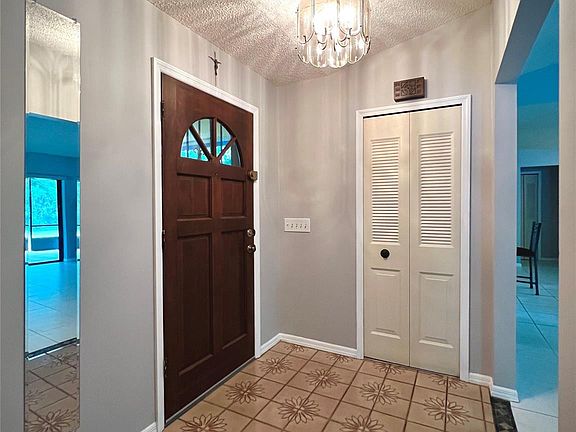 4th image of 501 SE Calmoso Drive
