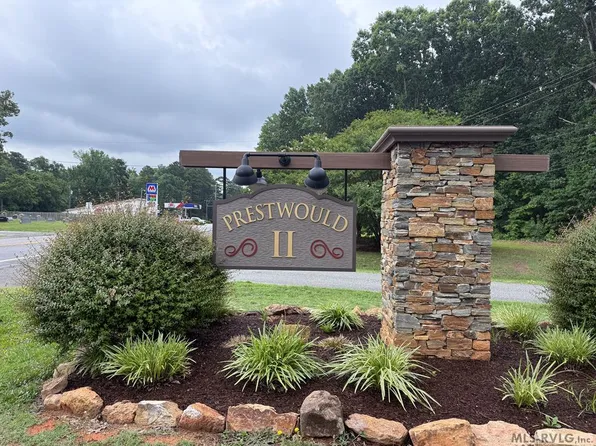 3 Sir Peyton Dr, Clarksville, VA 23927