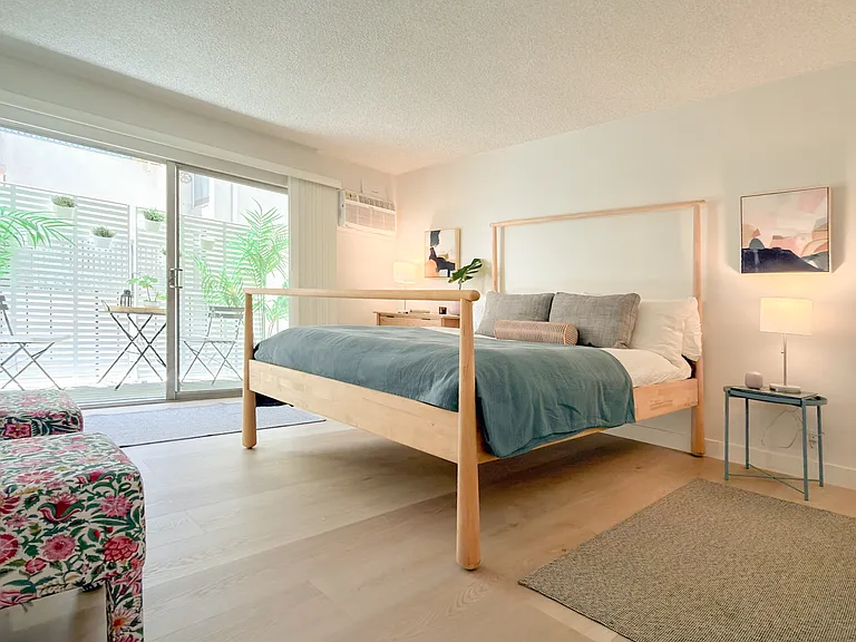 Townhouse Apartments — Photo 13
